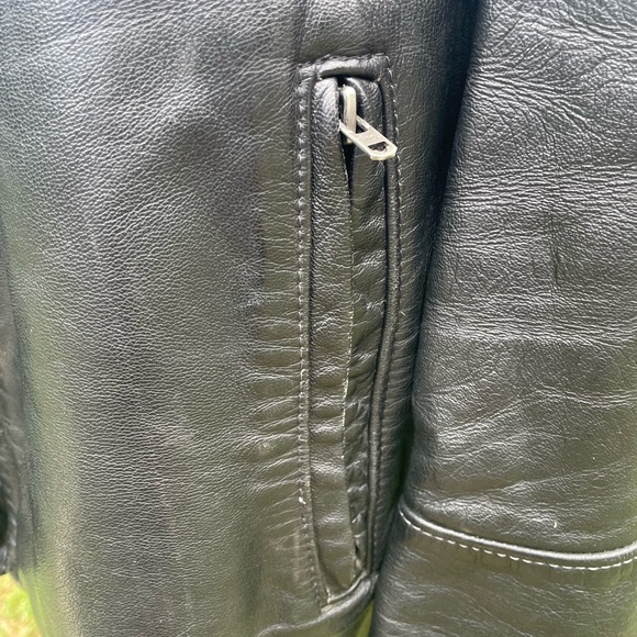 Heavy leather motorcycle riding jacket - Picture 9 of 16